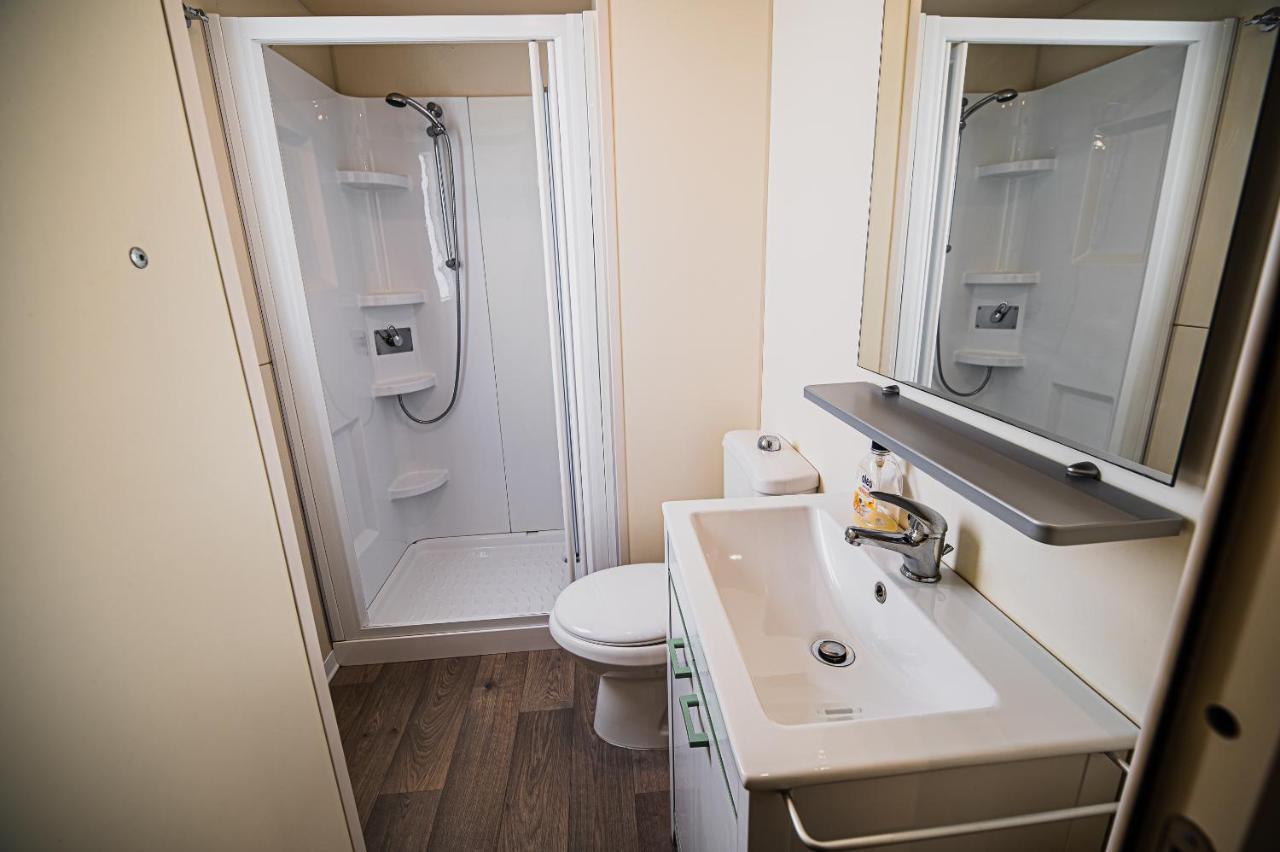 Lake View Mobile Homes With Thermal Riviera Tickets In Terme Catez Чатеж-об-Сави Экстерьер фото