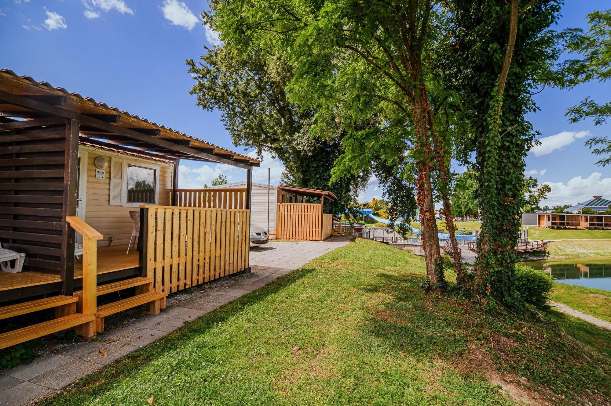 Lake View Mobile Homes With Thermal Riviera Tickets In Terme Catez Чатеж-об-Сави Номер фото