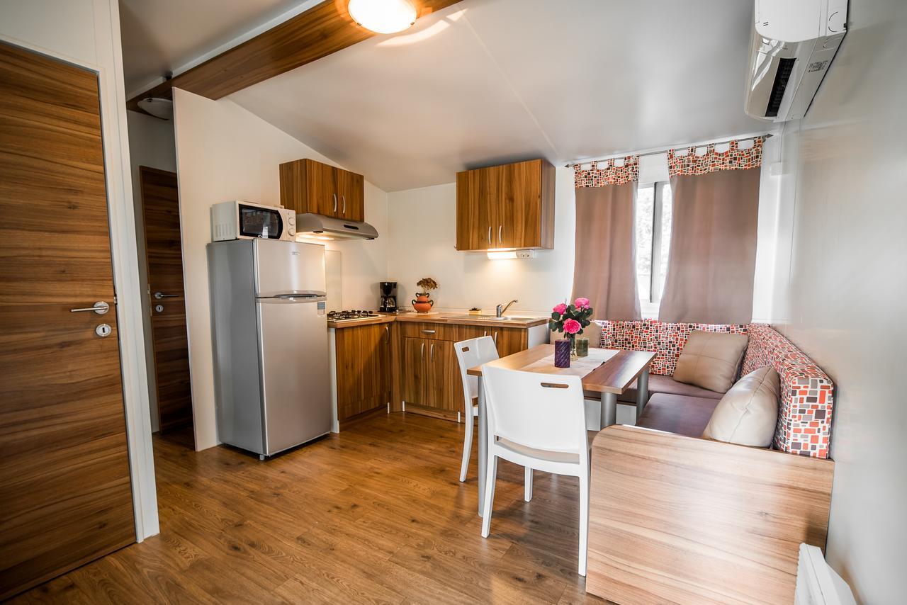 Lake View Mobile Homes With Thermal Riviera Tickets In Terme Catez Чатеж-об-Сави Экстерьер фото